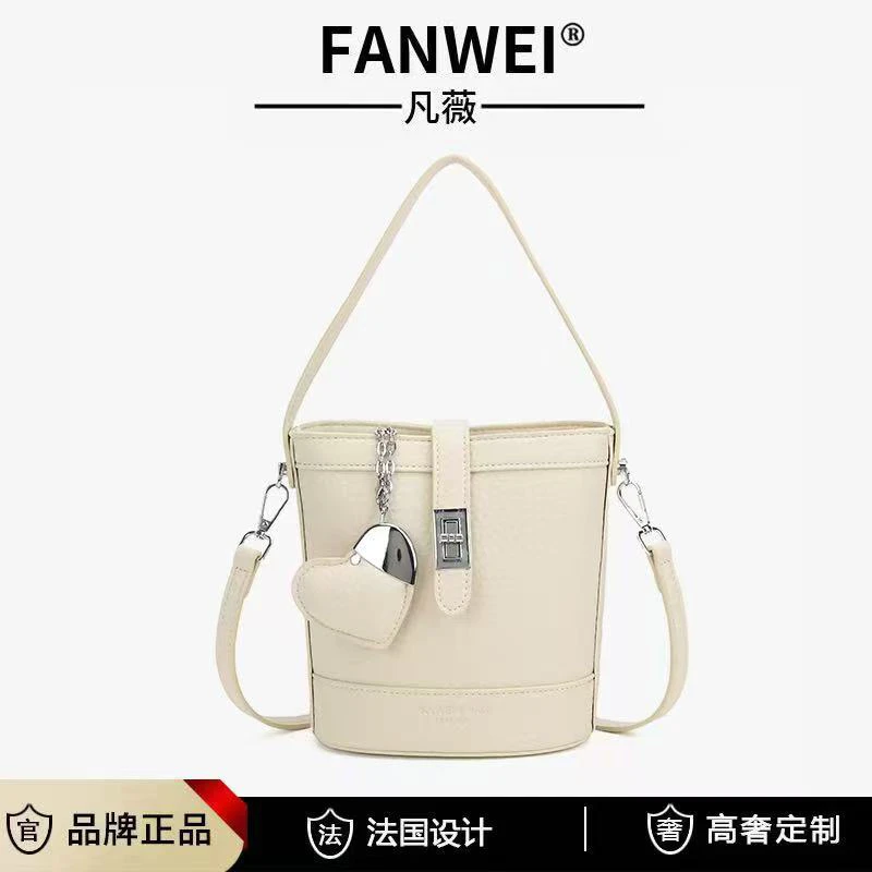 新款轻奢百搭高级感气质时尚斜挎女士包905白