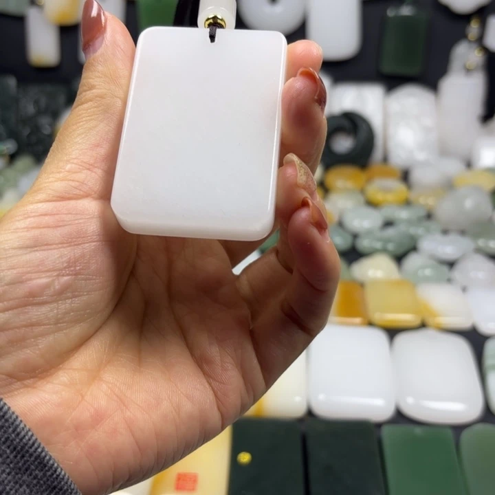 石英质玉未镶嵌颈饰