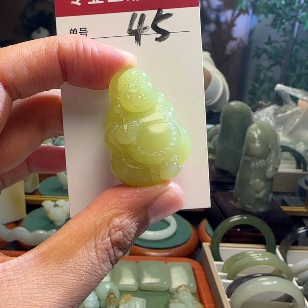 行***了和田玉未镶嵌颈饰