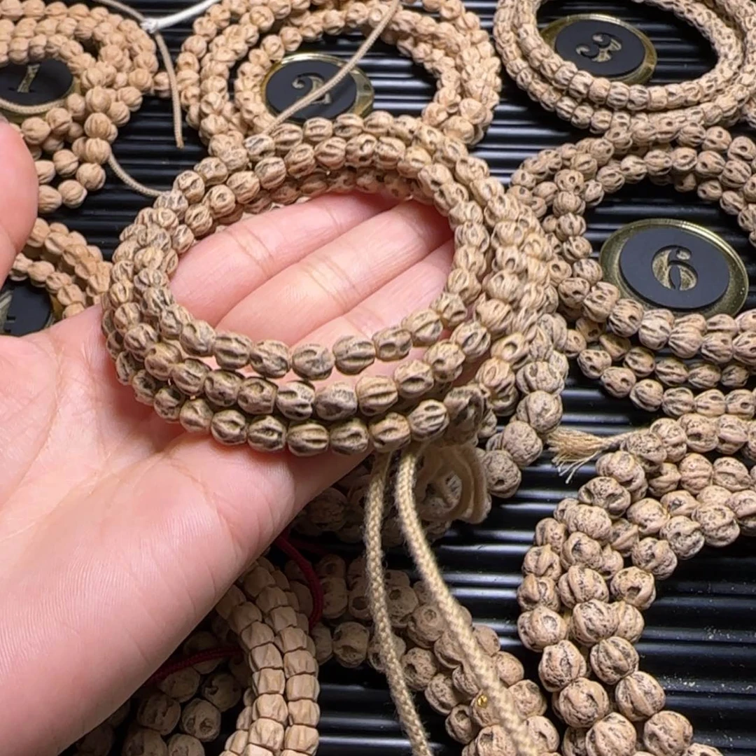 【闪购商品】柏香籽/百香籽吊坠蝶*