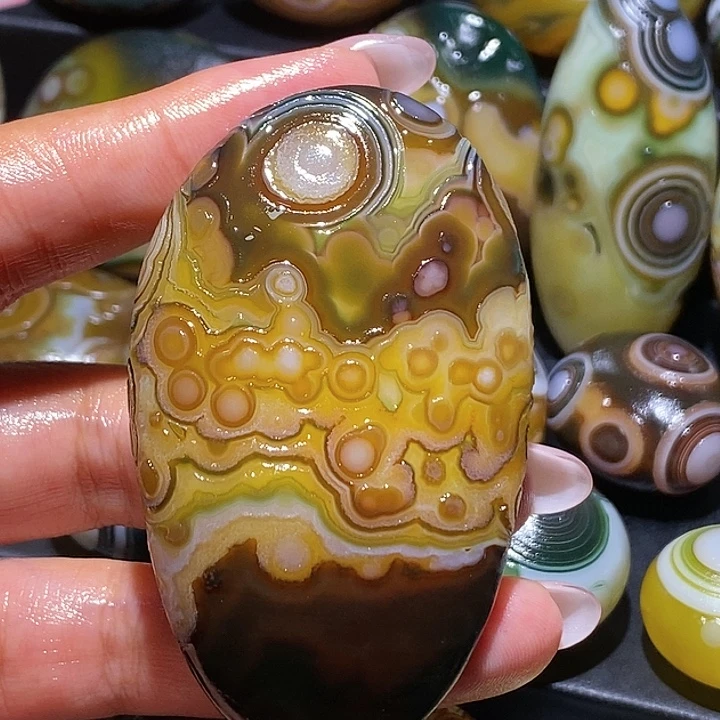 玛瑙/玉髓未镶嵌珠宝奇石50