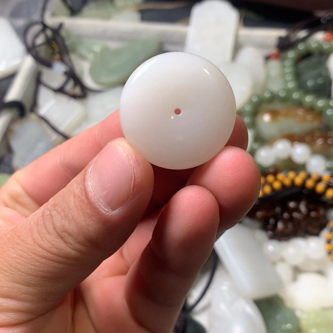 舍***得和田玉未镶嵌颈饰