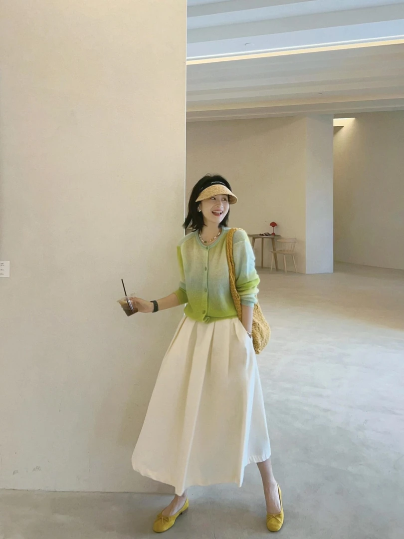 2025秋季新款韩系温柔风穿搭渐变绿色针织开衫女半身裙气质两件套
