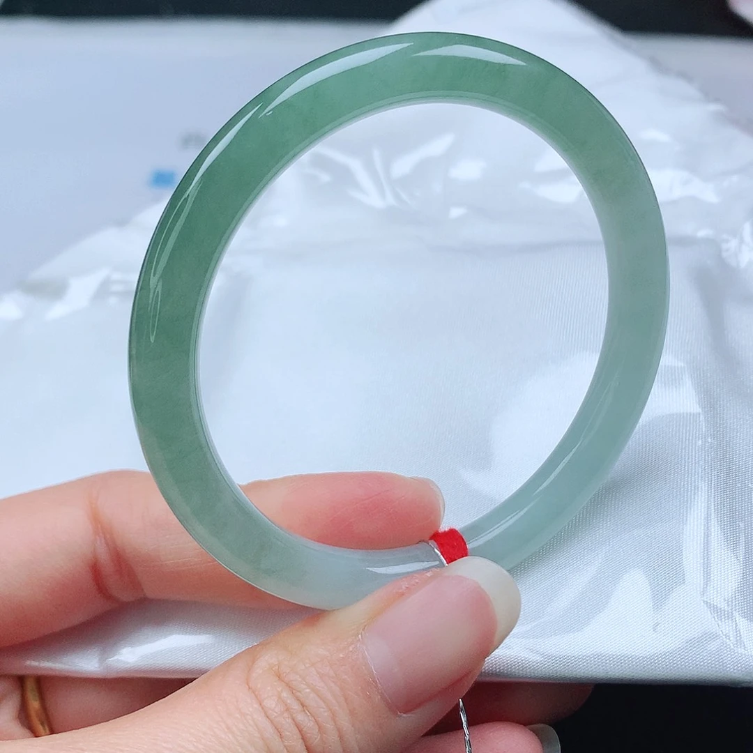 翡翠手镯（圆镯）未镶嵌53圆