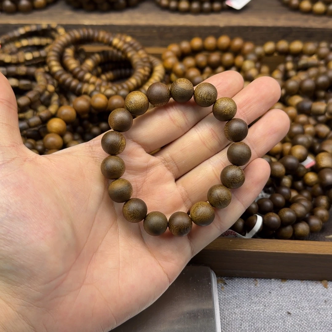 沉香沉香碎屑勾丝+12圆珠海南莺歌绿99沉