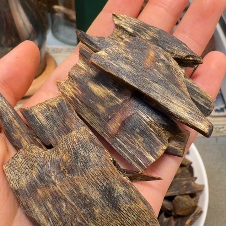 沉香碎屑沉香半*海南棋楠黑棋树心油块料20克