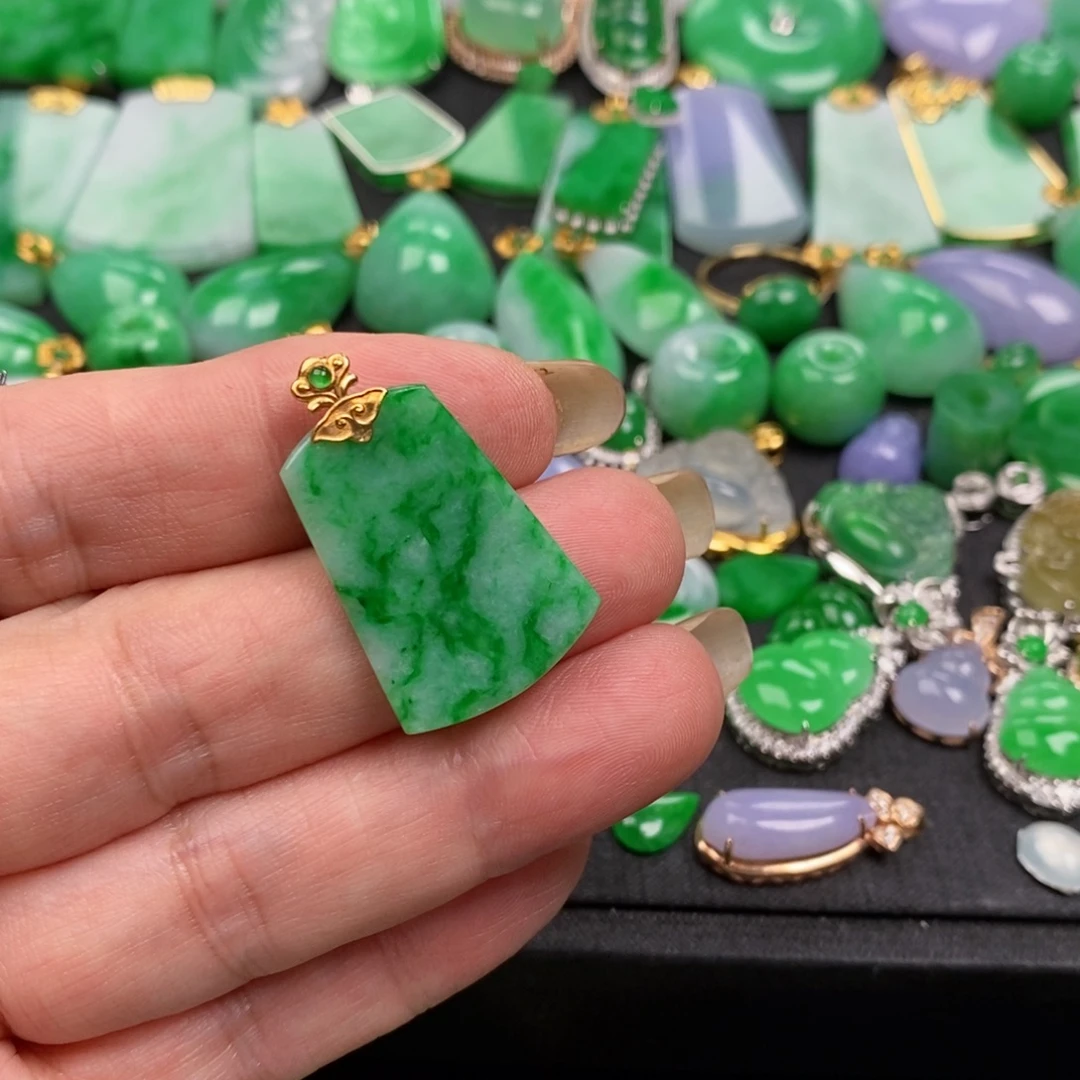 翡翠18K金镶嵌颈饰翡翠