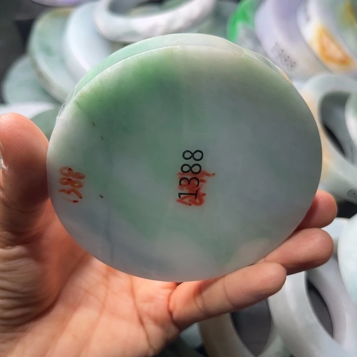 定制翡翠未镶嵌翡翠手镯