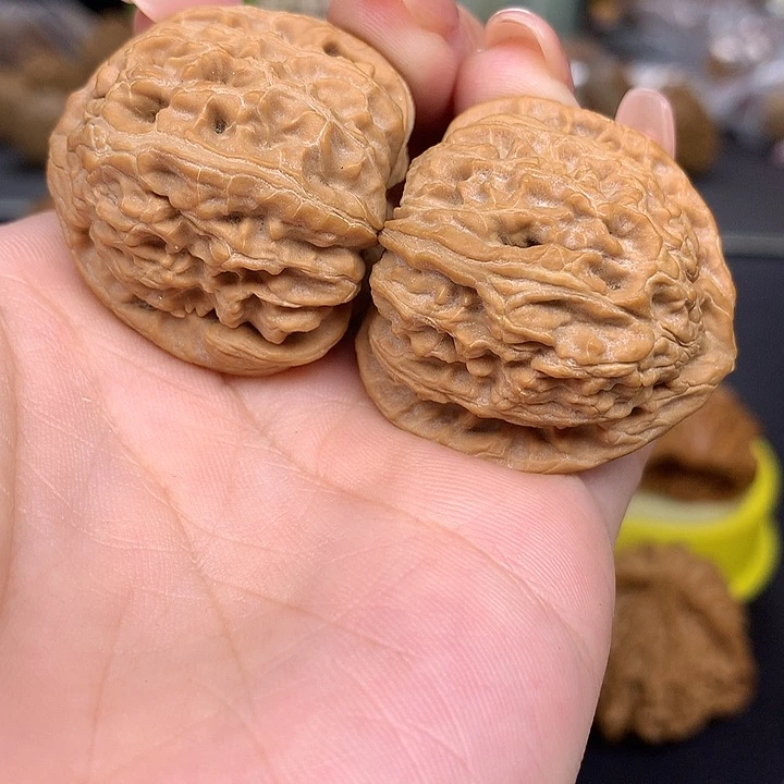 文玩核桃吊坠35三角白