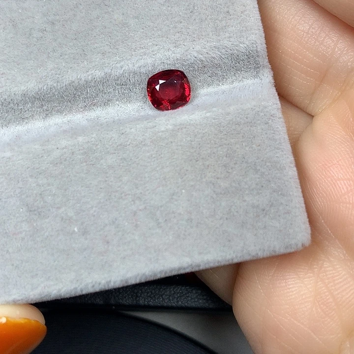 尖晶石裸石红色尖晶石