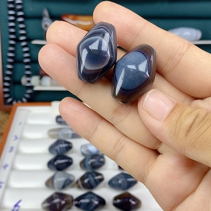 奶***家玛瑙/玉髓未镶嵌颈饰