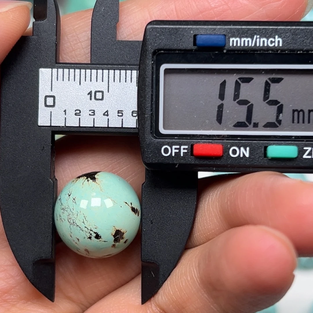 面***长绿松石未镶嵌珠宝奇石