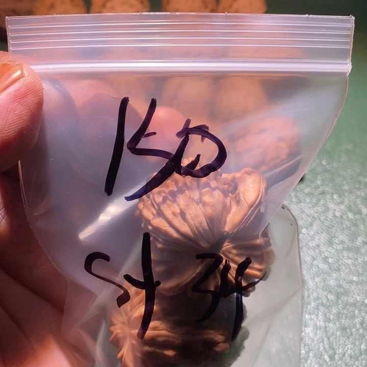 吊坠桃核s**4篓子有什么事情