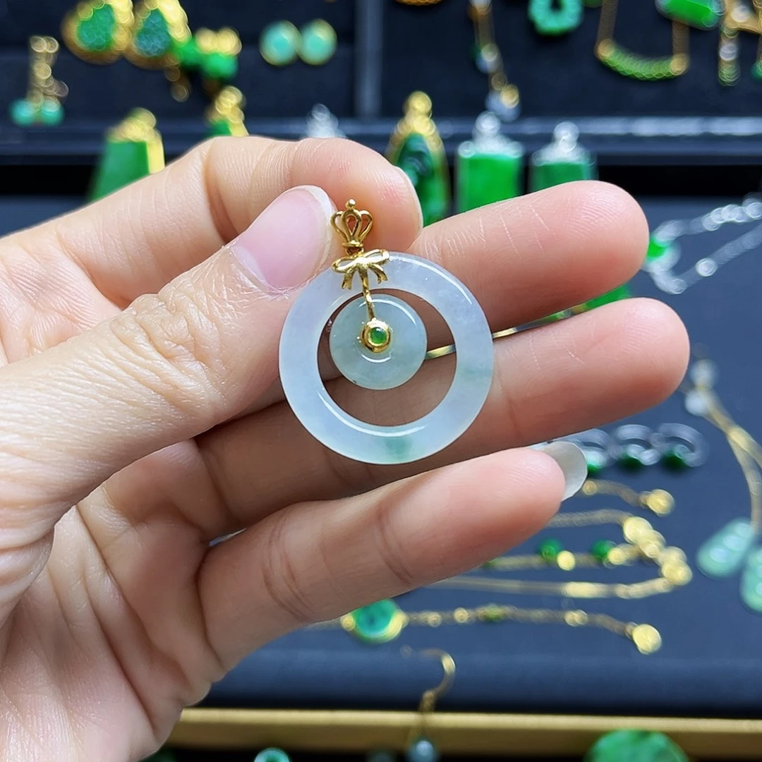 翡翠18K金镶嵌颈饰