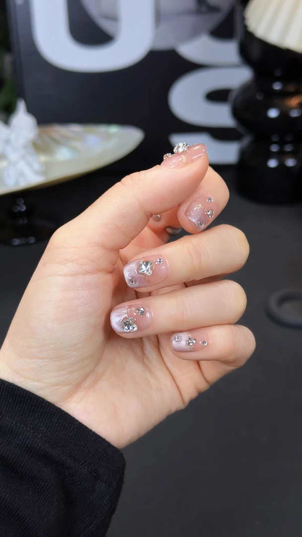 『庄周晓梦』猫眼带钻福利款新年节日氛围创意显白纯手工穿戴甲