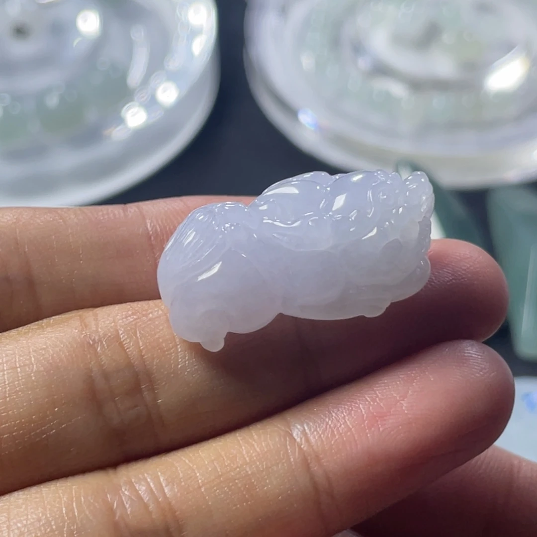 翡翠未镶嵌颈饰貔貅