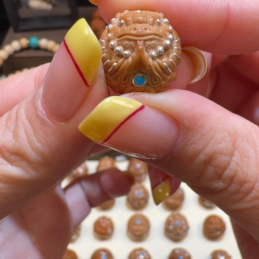 猴头核桃吊坠黑****Z拜佛