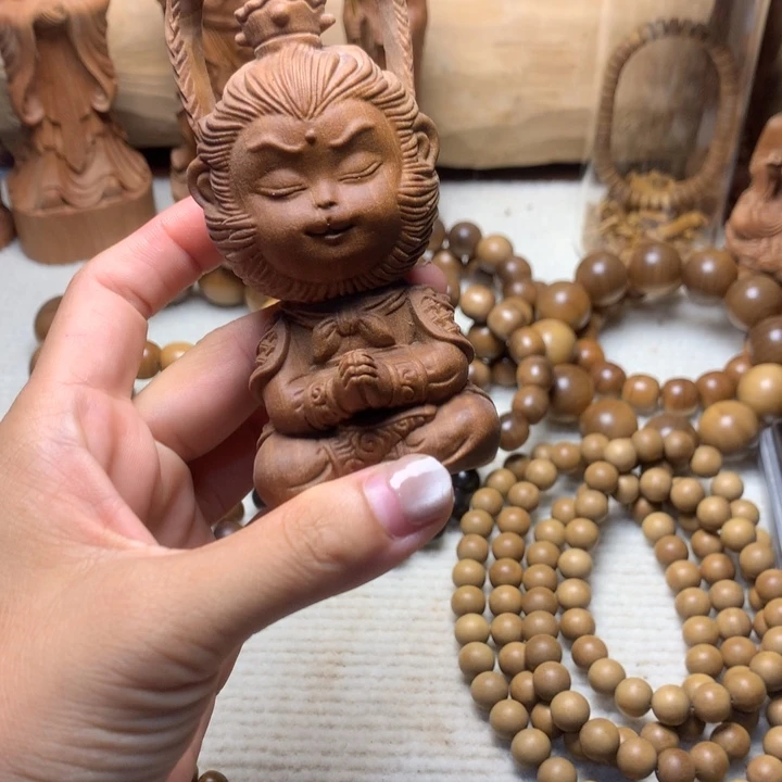 恒***业檀香木把件老山檀香悟空瑕疵