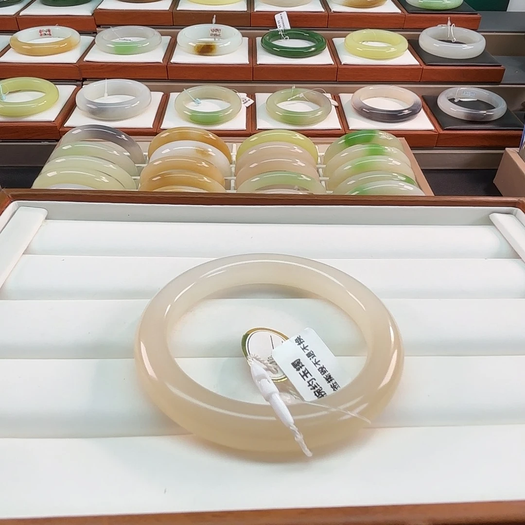 和田玉未镶嵌手镯57粉白双色粉度好