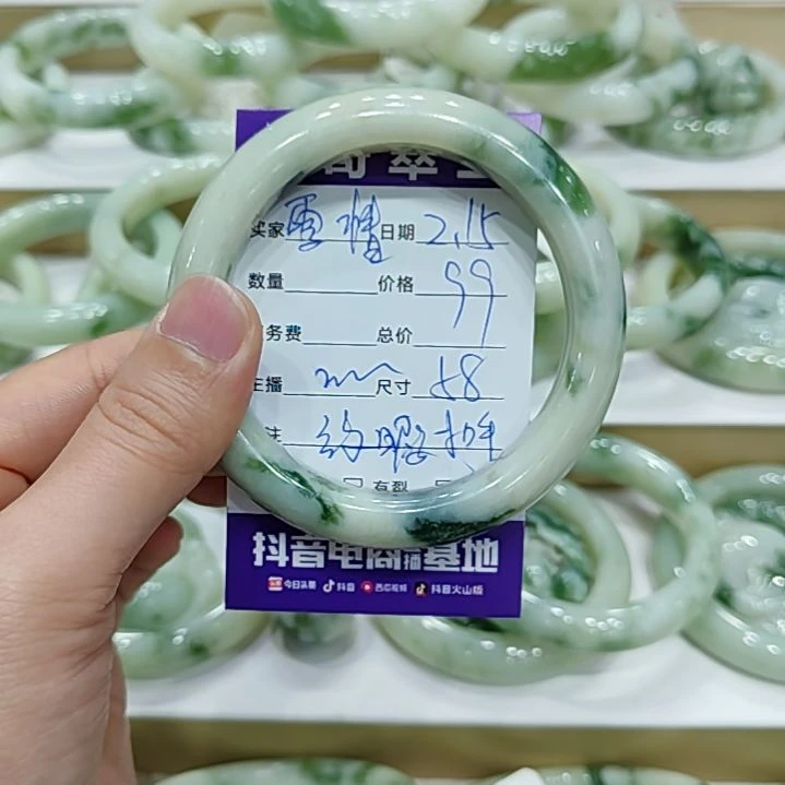 透闪石-蛇纹石玉手镯未镶嵌雪*