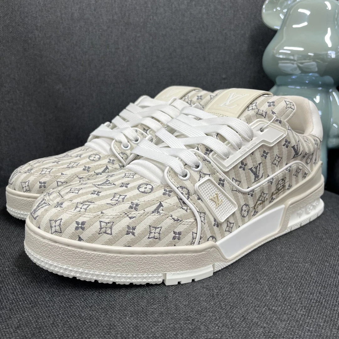 99新 LouisVuitton/路易威登 奶茶色织物印花满印trainer时尚奢鞋