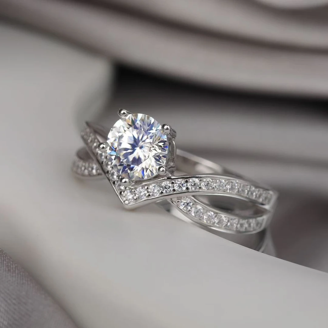 925银莫桑石戒指 【爱意皇冠女戒】1克拉  经典  时尚/合成碳硅石