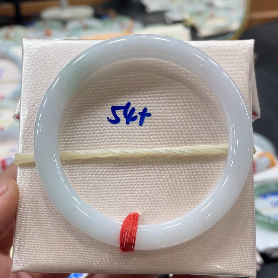 翡翠手镯未镶嵌翡翠手镯