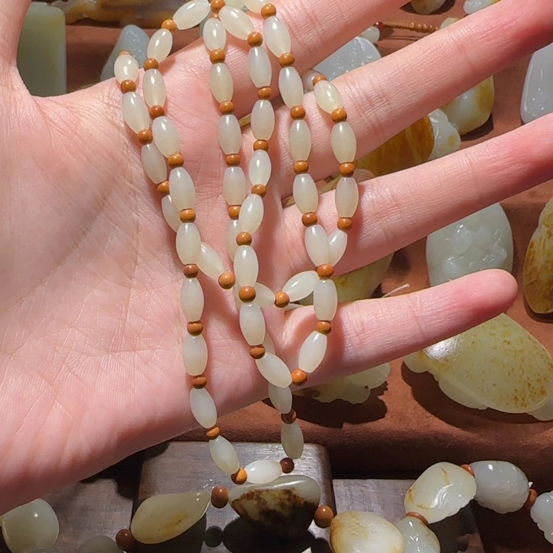 天***崙和田玉未镶嵌颈饰