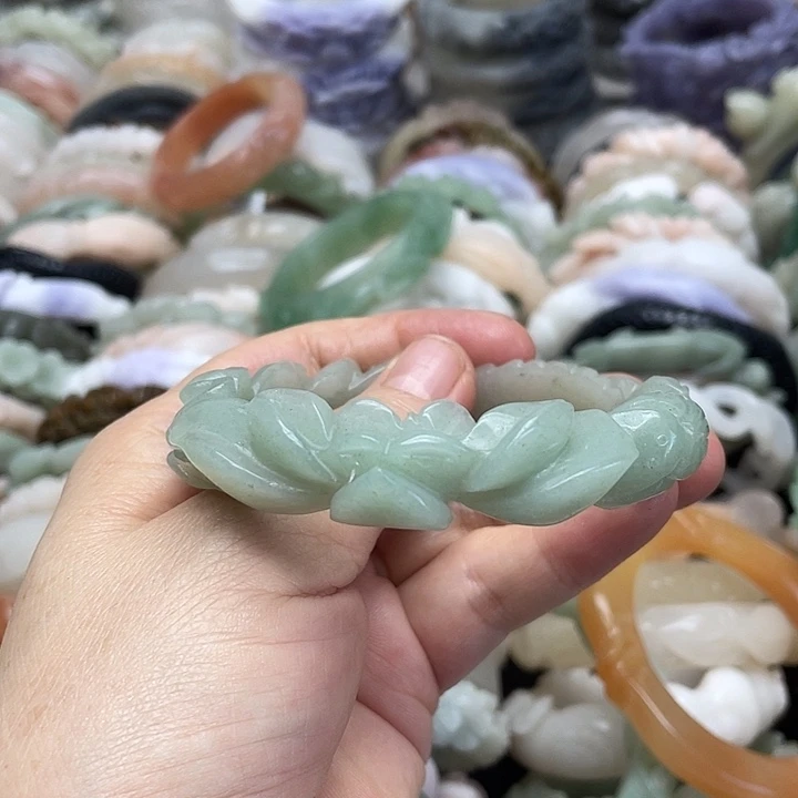未镶嵌手镯石英岩玉