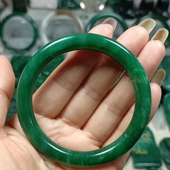 独山玉未镶嵌手镯56