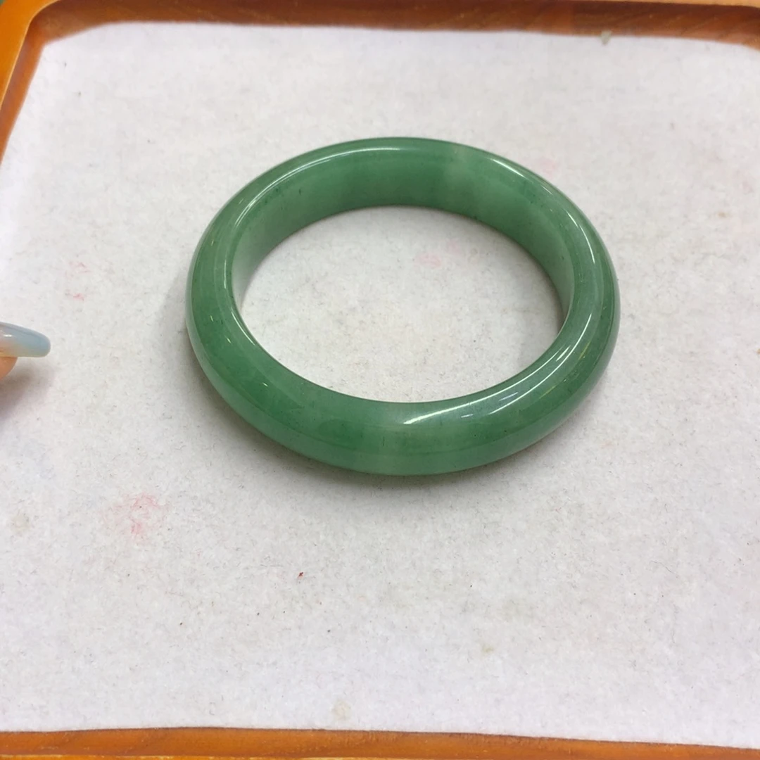 未镶嵌手镯石英质玉