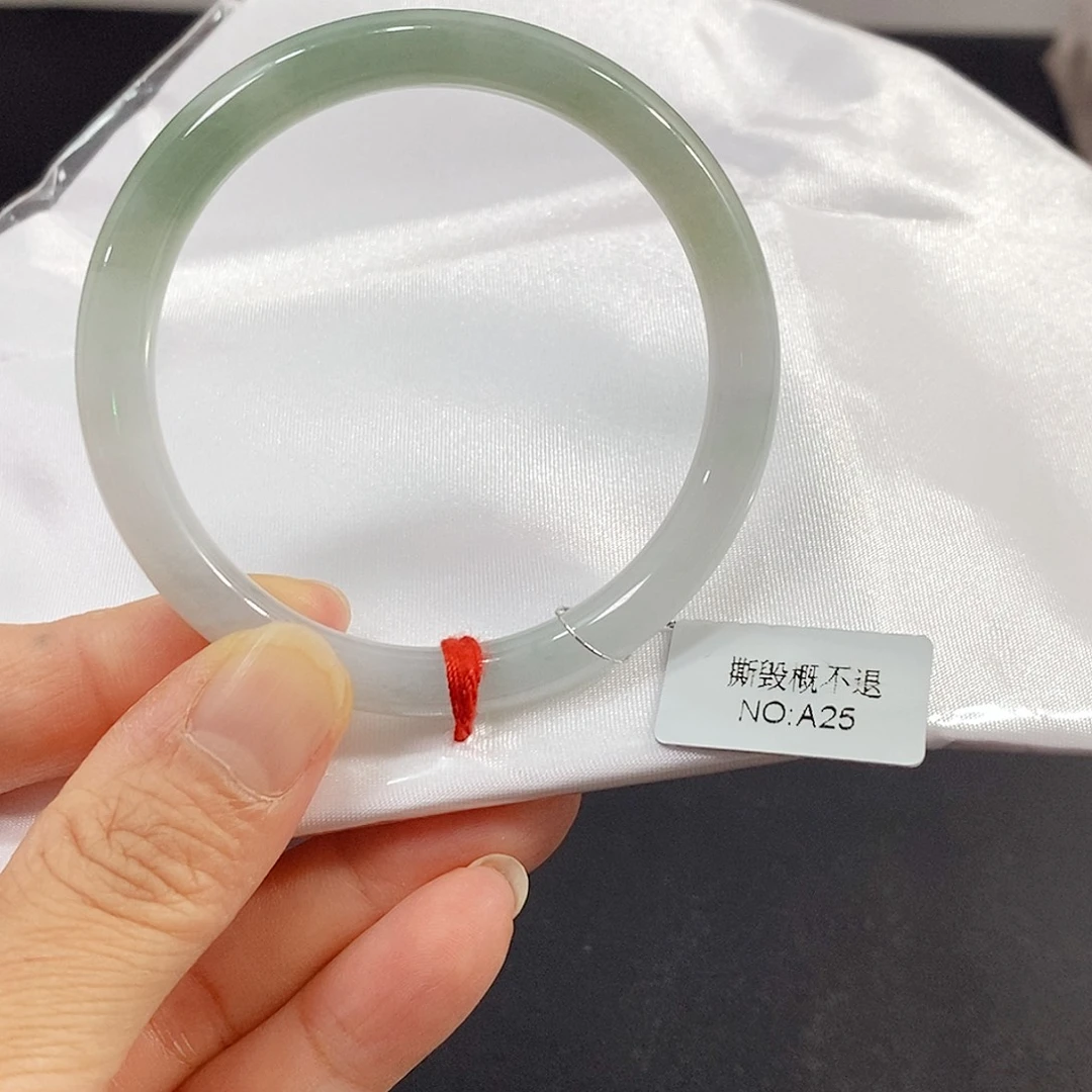 翡翠未镶嵌手镯(圆镯)手镯
