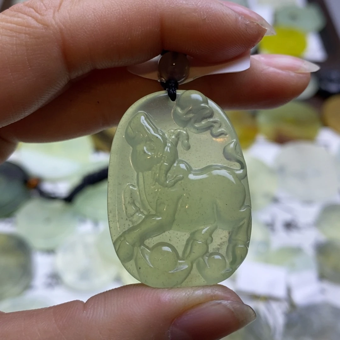 蛇纹石玉颈饰未镶嵌你**字颈饰