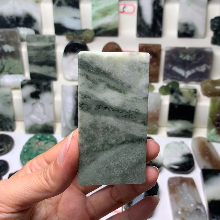 独山玉未镶嵌颈饰