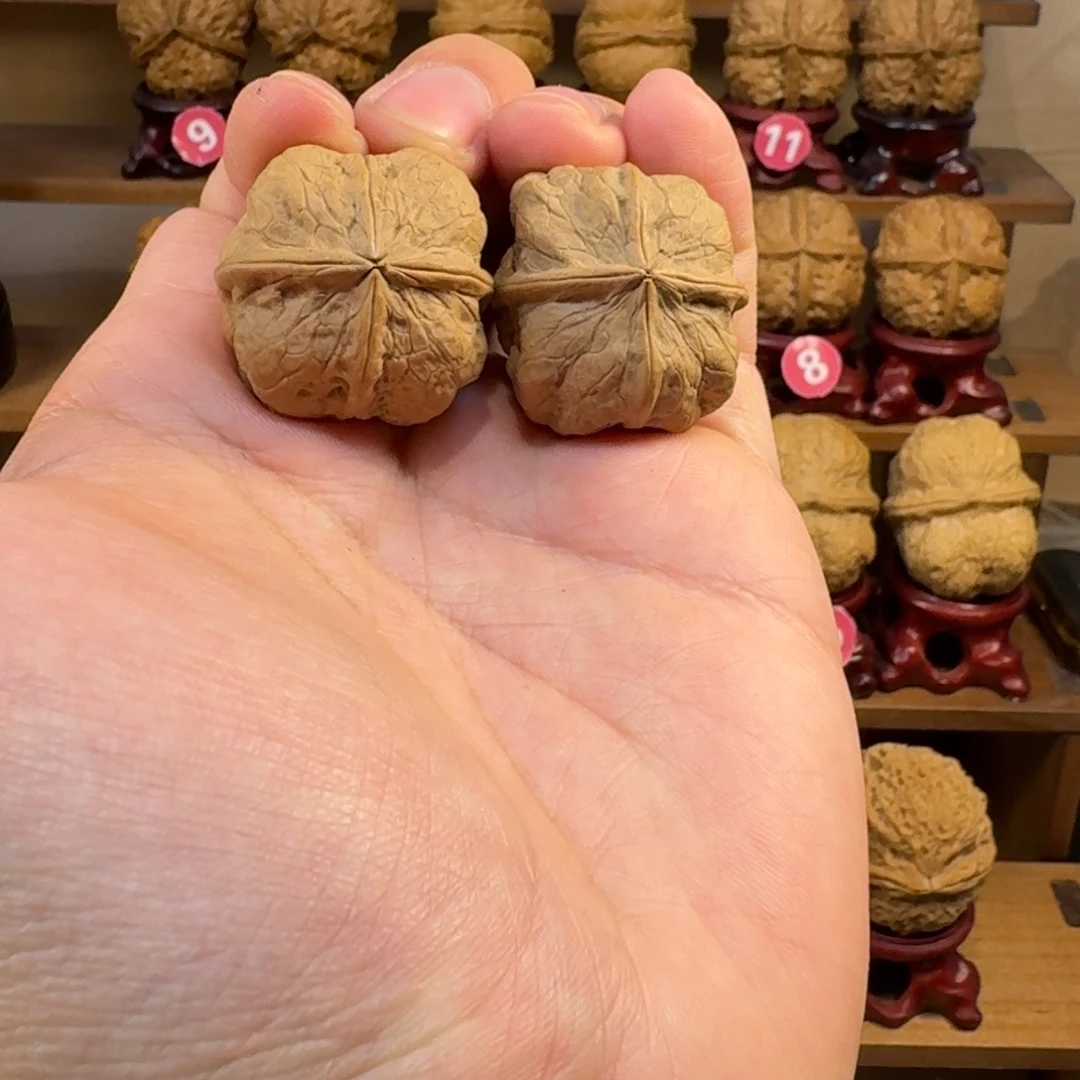 铁核桃把件肌肉尊金蟾炸四正十字