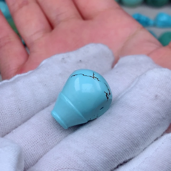 绿松石颈饰未镶嵌金**人