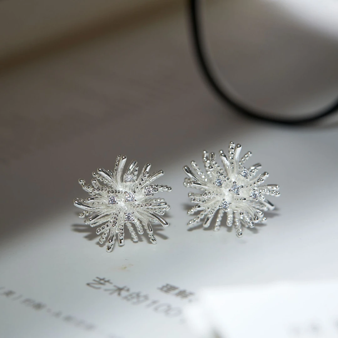 铜合金耳饰 @APRIL【纯白花束】夸张蒲公英耳钉复古气质耳环绝美烟