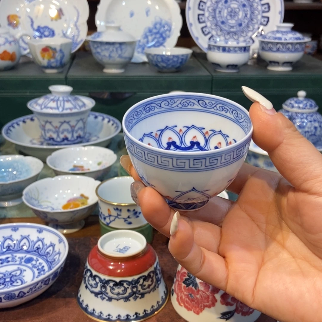 雪山春晓红宝相鸡心杯