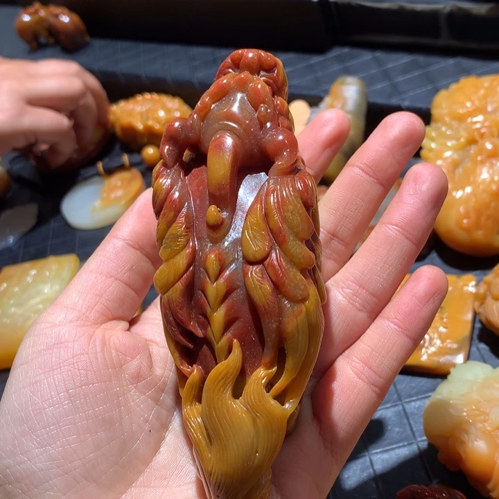 石英质玉（黄龙玉）未镶嵌颈饰