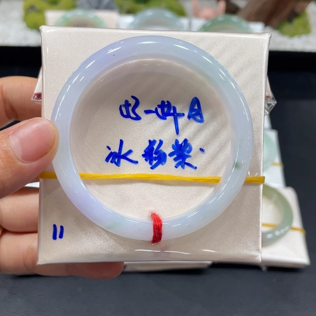 翡翠手镯未镶嵌天然翡翠