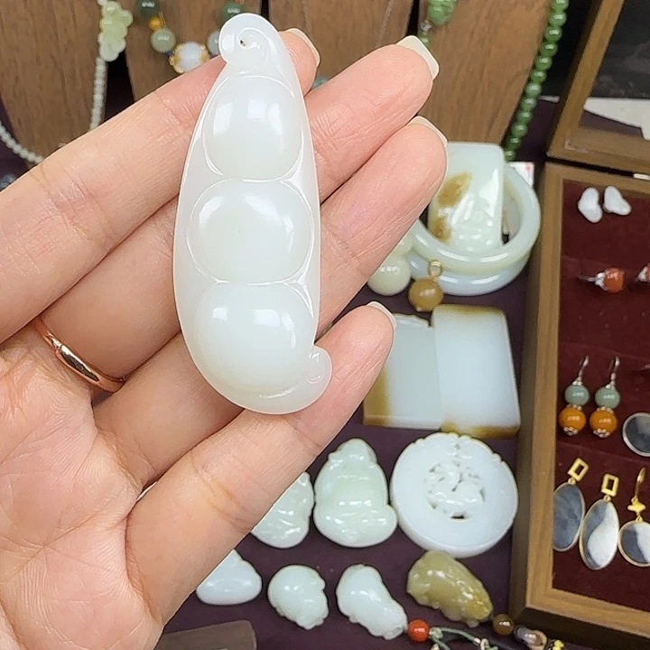 颈饰未镶嵌和田玉