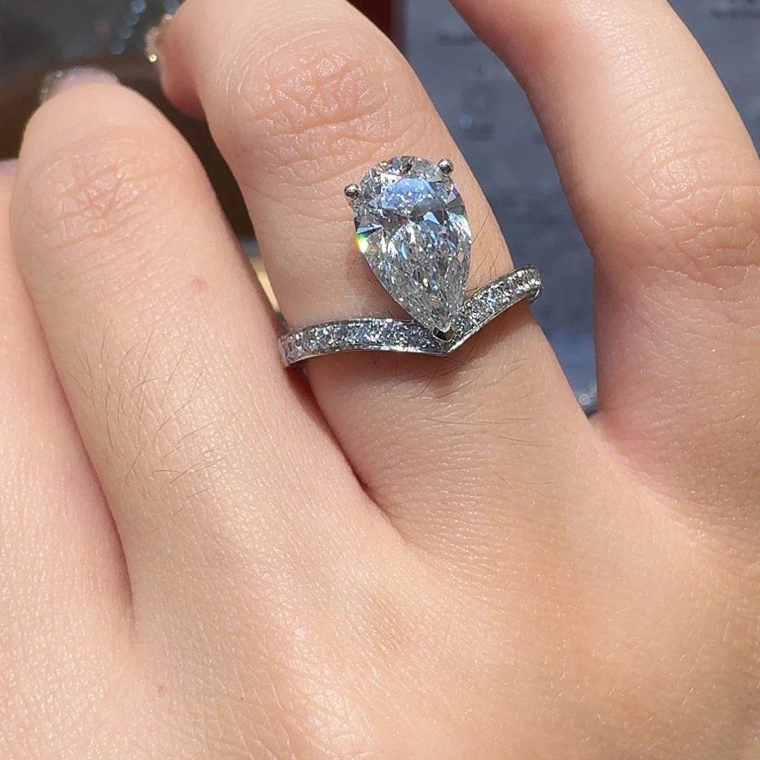 18K金镶嵌合成钻石