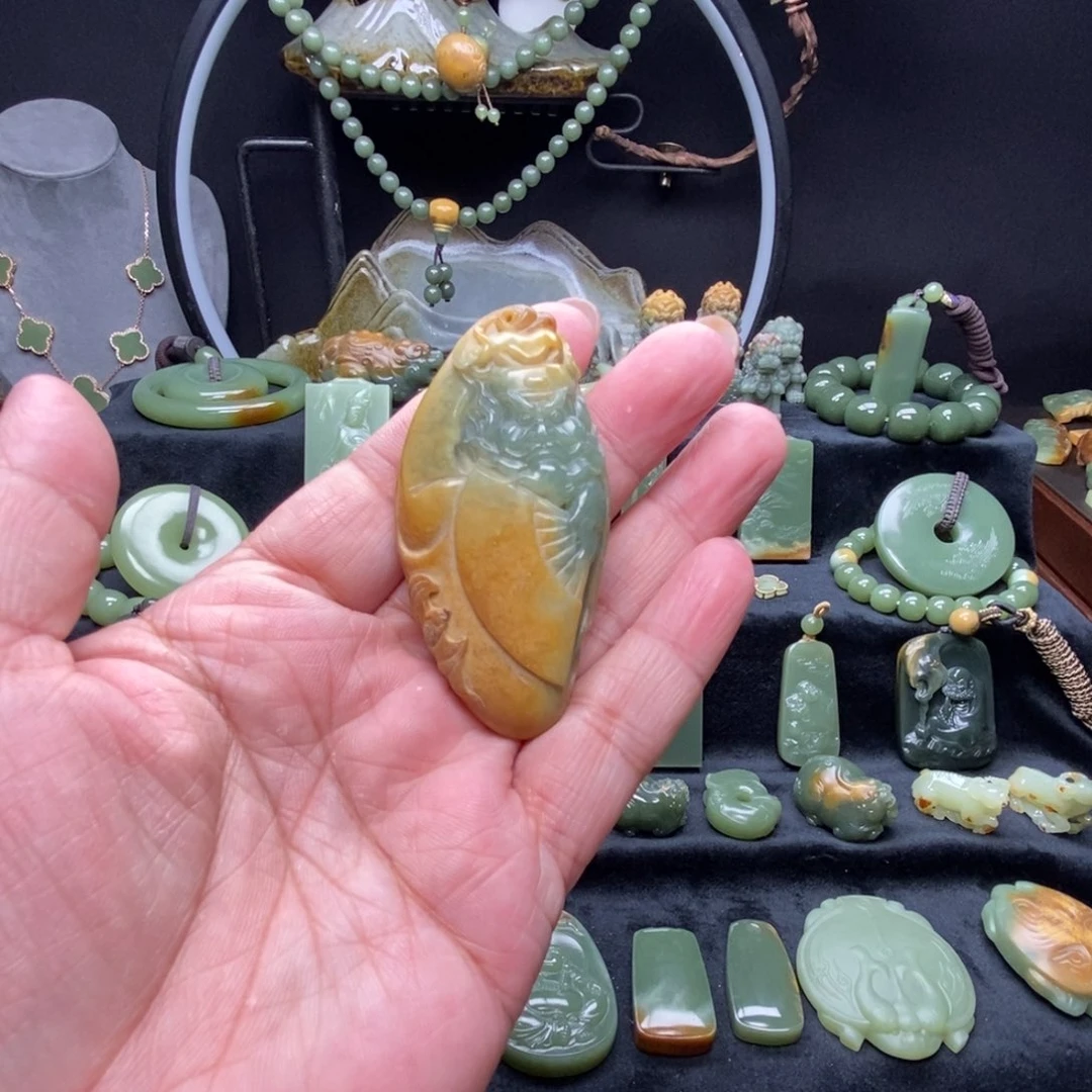 未镶嵌岫岩河磨玉（透闪石质玉）挂件