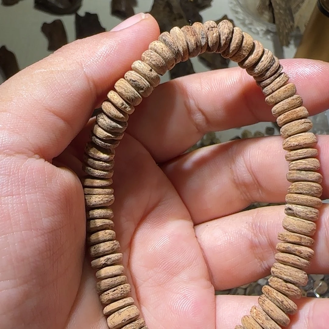 沉香碎屑沉香3.78克斯里兰卡千年碳化红土