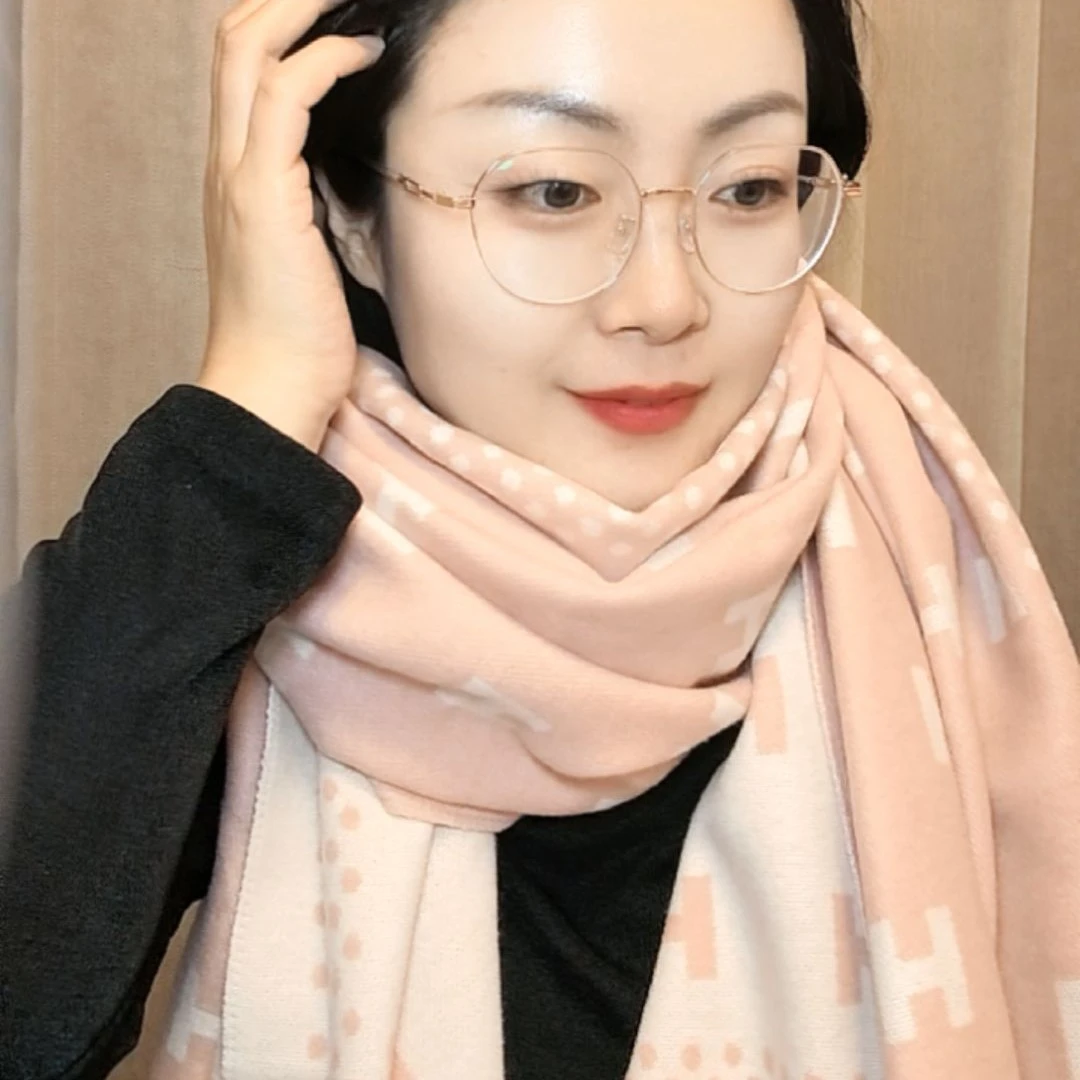2025新款围巾女高级感百搭保暖披肩冬季简约大牌H字母高级感围巾