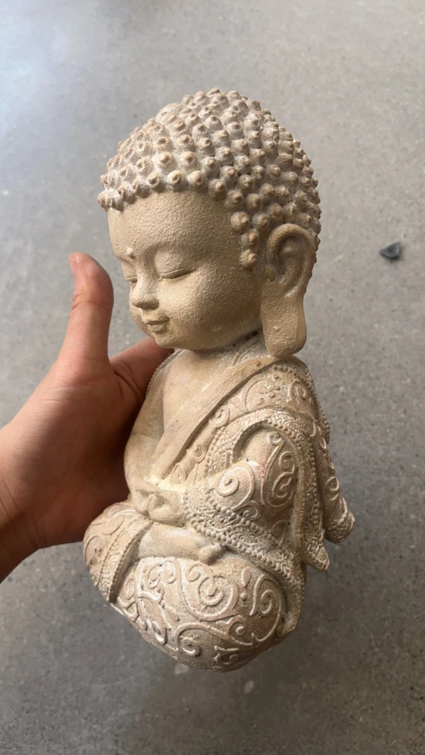 仿木质雕花坐佛摆件