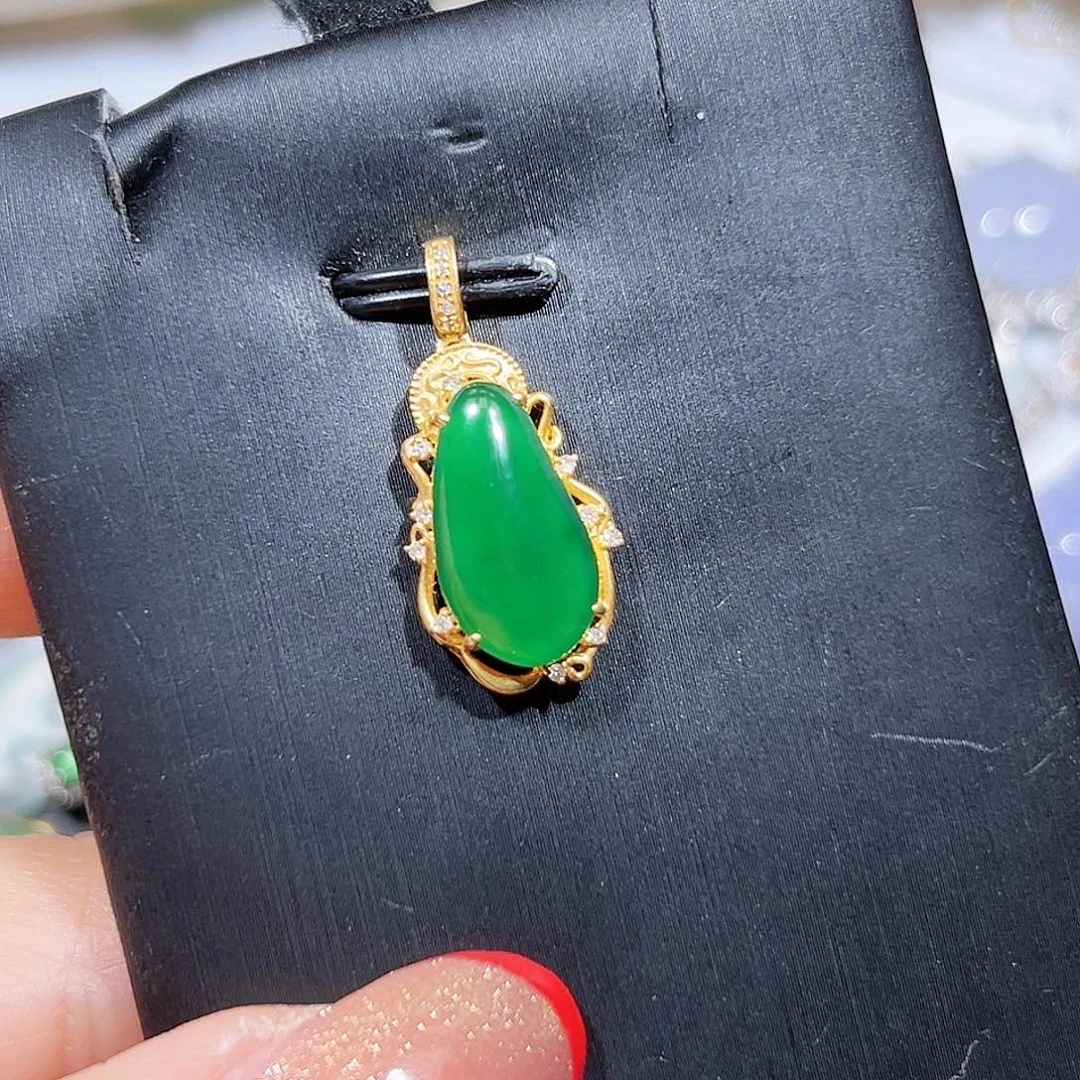 翡翠吊坠(不含链)18K金镶嵌