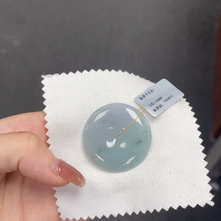 翡翠未镶嵌颈饰平安扣