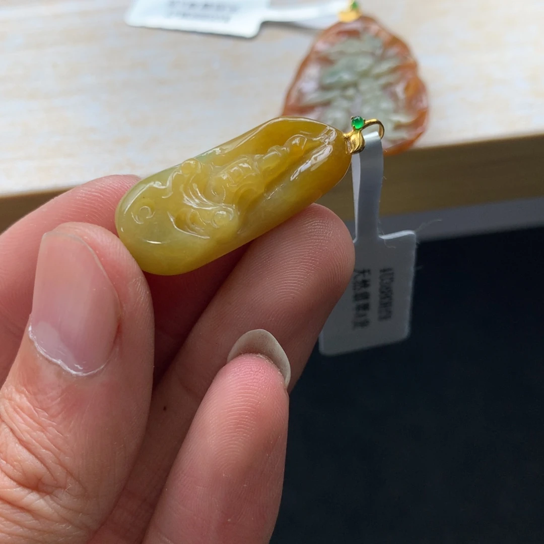 翡翠未镶嵌颈饰吊坠