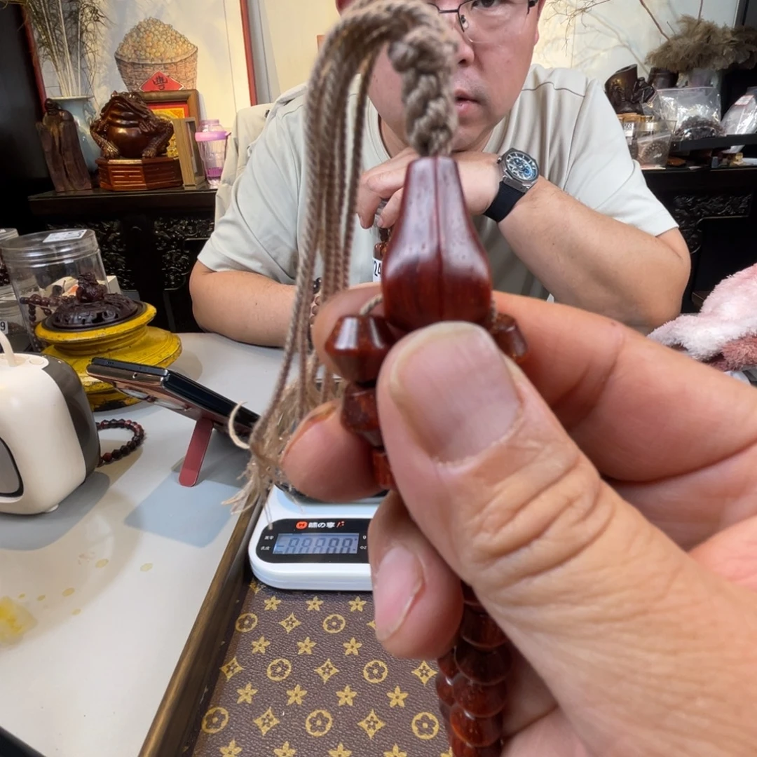 自***丶檀香紫檀（小叶紫檀）三桶珠鲨鱼背